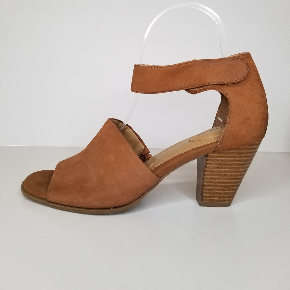 Giani Bernini Cognac Suede Block Heel Sandals Quiet Luxury Minimalist Heels - Picture 8 of 10